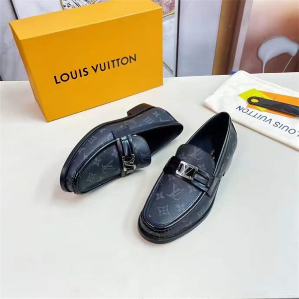 Lv Loafer 046