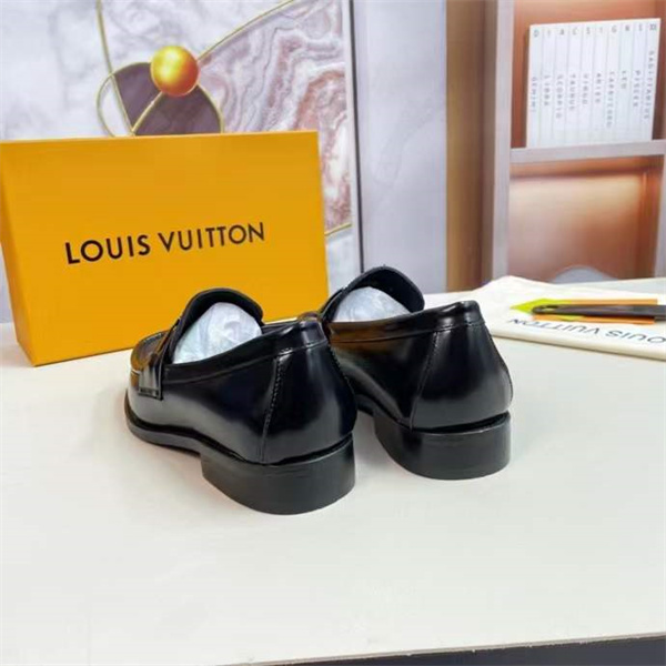 Lv Loafer 047