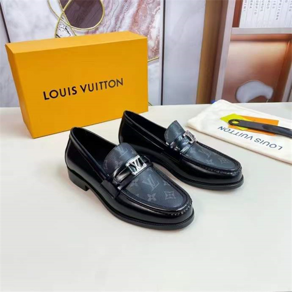 Lv Loafer 047