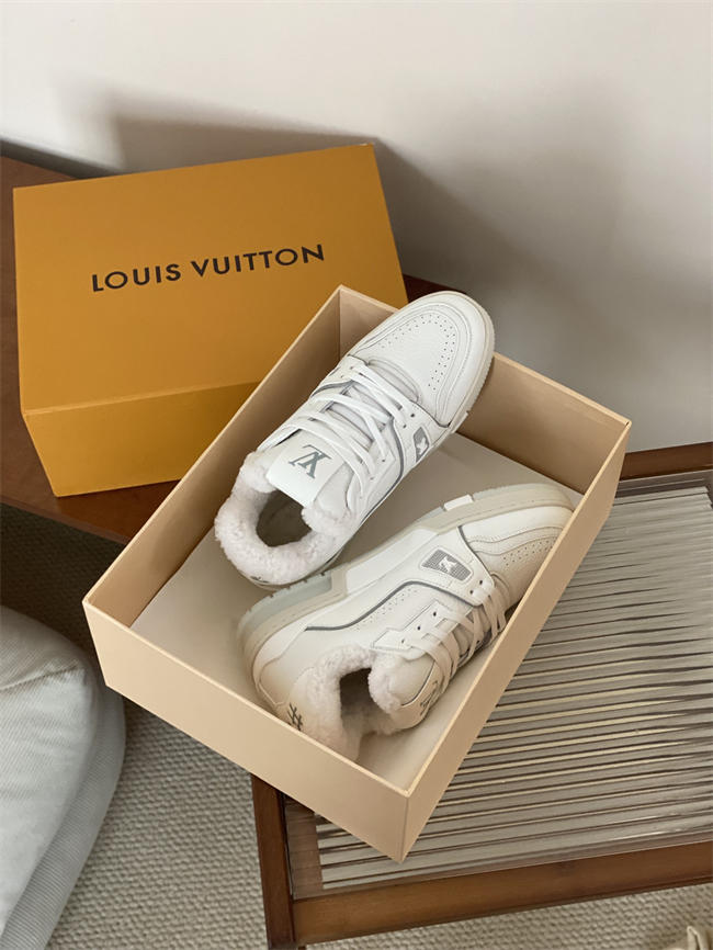 Lv Trainer Sneaker 37