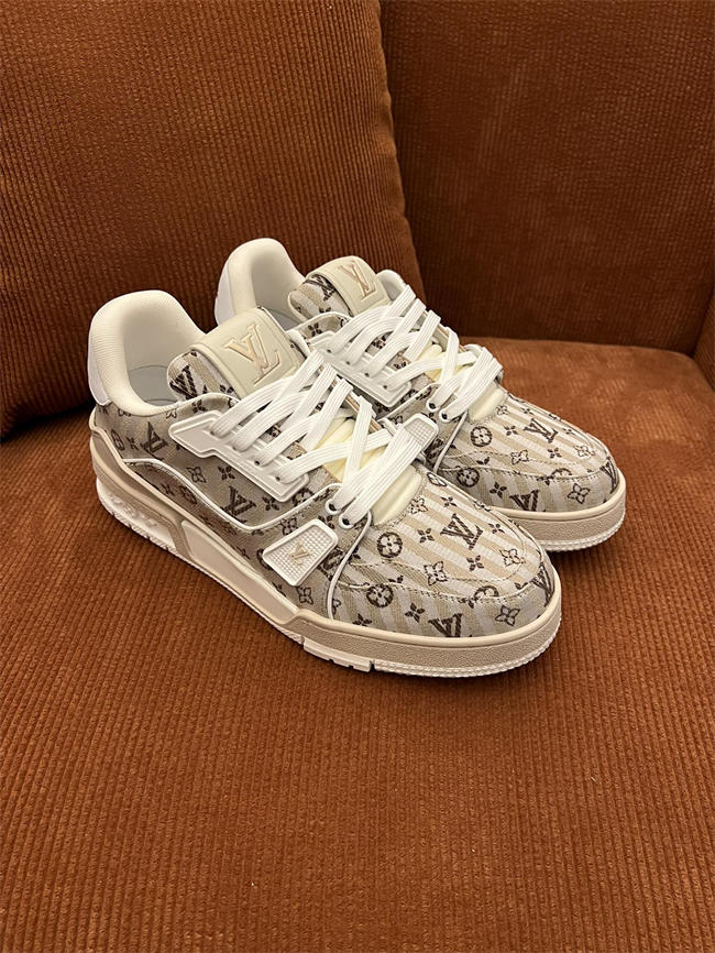 Lv Trainer Sneaker 80