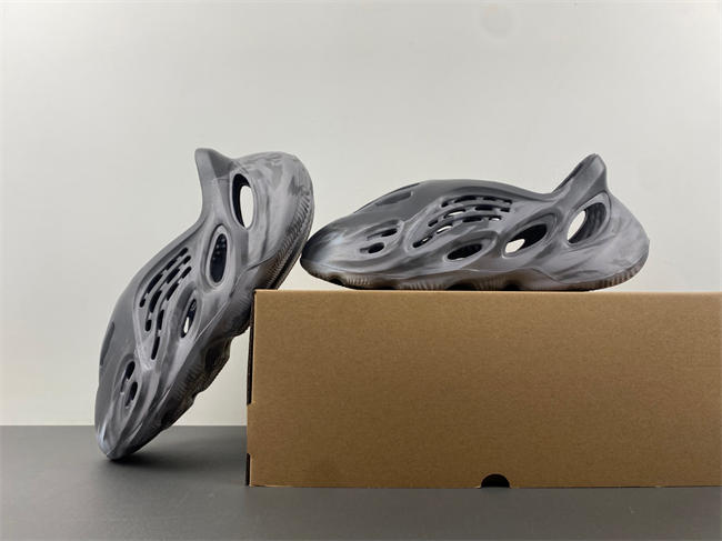 YZY FOAM RUNNER MX "Granite" IE4931 97