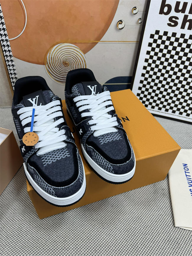 Lv Trainer Sneaker