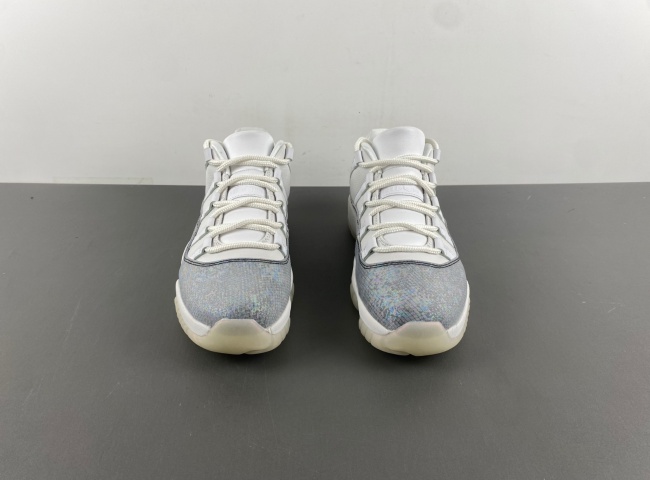Air Jordan 11 Low 2025 HQ7000-001