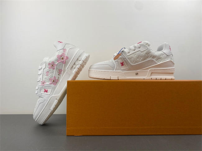 l0*is V*t0n lv trainer 114