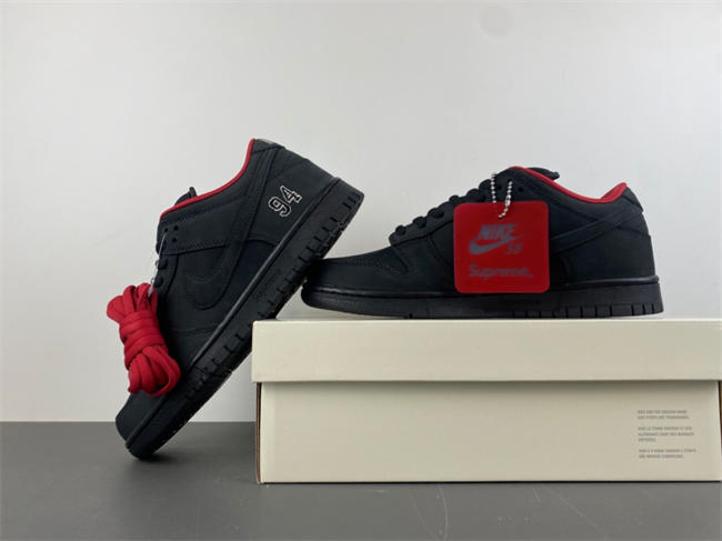 S*p*e x nike sb dunk low “black/red”